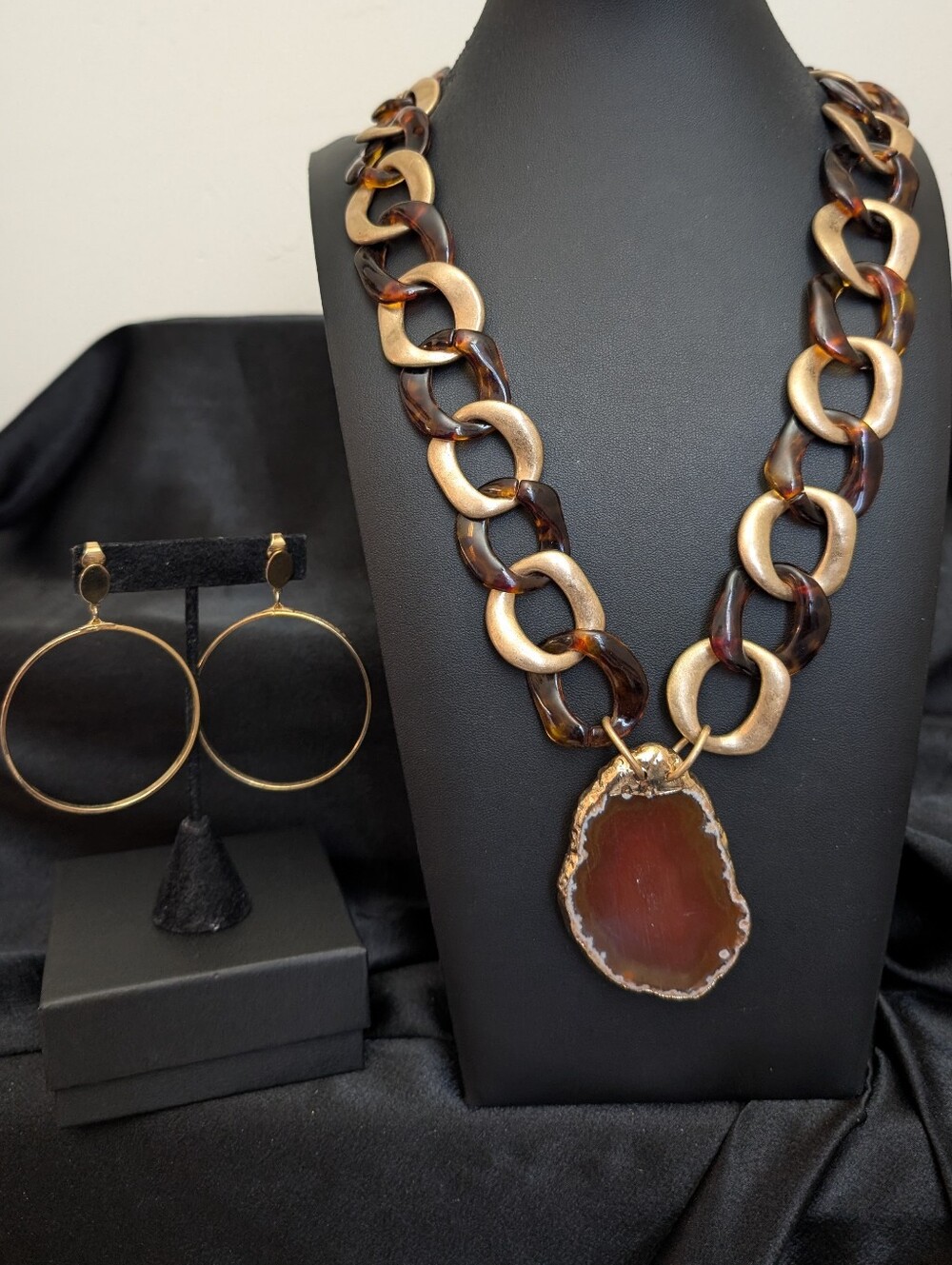 #66. Fabulous Vintage Agate Slice Necklace With Earrings